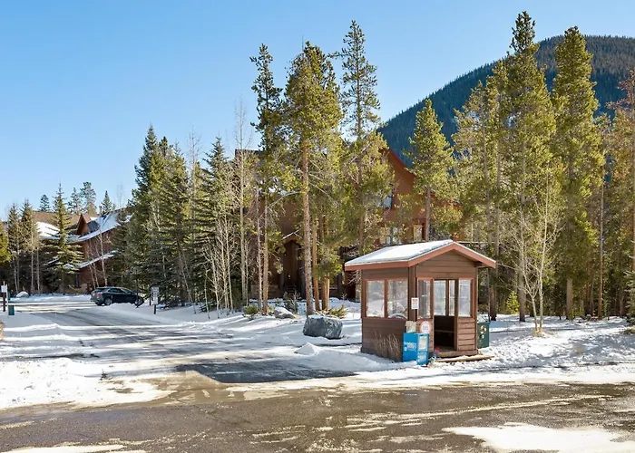 8758 Trappers Crossing Condo